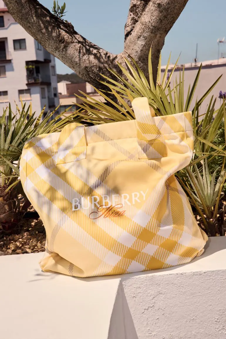 Burberry The Standard 