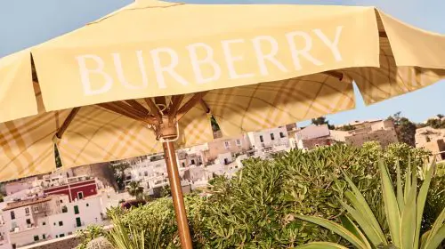 Burberry face un takeover al hotelului The Standard din Ibiza