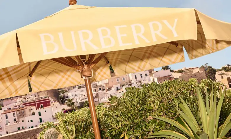 Burberry face un takeover al hotelului The Standard din Ibiza