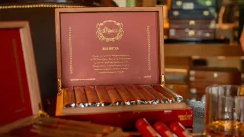 El Unico lansează primul brand de trabucuri din România – El Unico Cigars