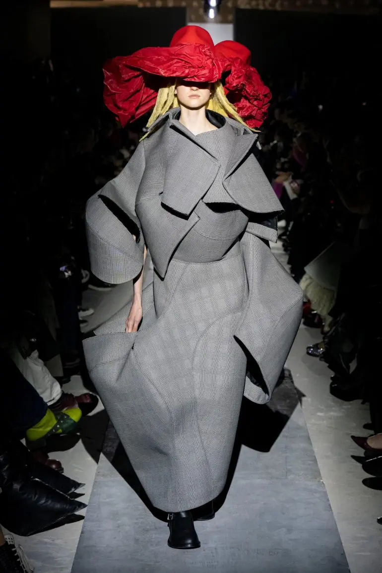 Colecția Comme des Garçons toamnă/iarnă 2025