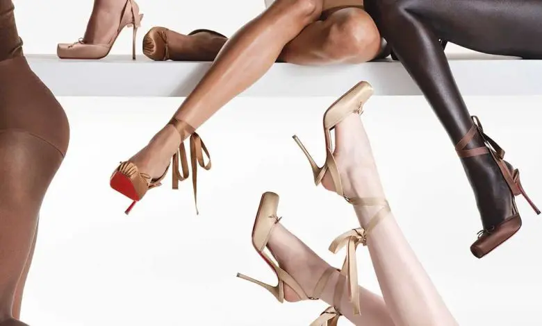 Christian Louboutin lansează o colecție de pantofi „nude” inspirați de poantele de balet