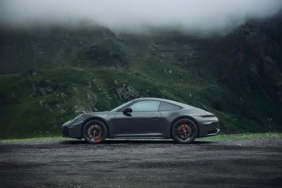 Porsche: Primul 911 Carrera 4 GTS „Tribute to Transfăgărășan” a fost livrat unui client din România