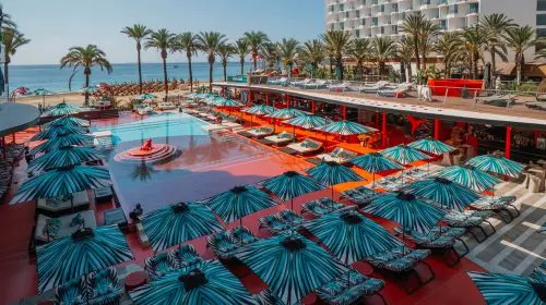 Roberto Cavalli aduce farmecul mediteranean în Ibiza și Cannes