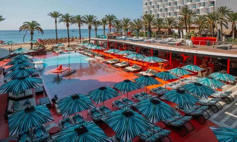 Roberto Cavalli aduce farmecul mediteranean în Ibiza și Cannes