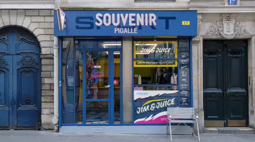 Designerul din spatele brandului de streetwear Pigalle inaugurează un magazin de suveniruri în Paris