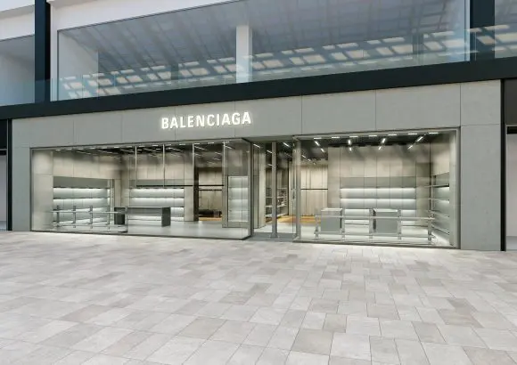 Balenciaga deschide primul magazin din Quebec