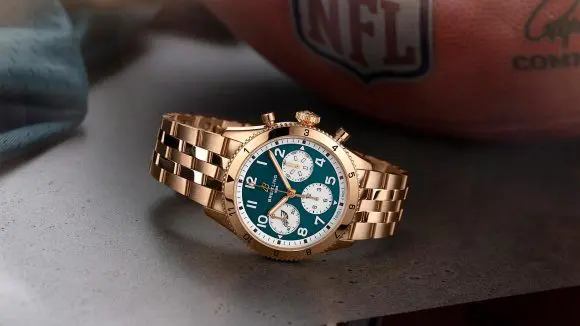 Breitling onorează victoria Eagles la Super Bowl LIX cu un cronograf în ediție limitată