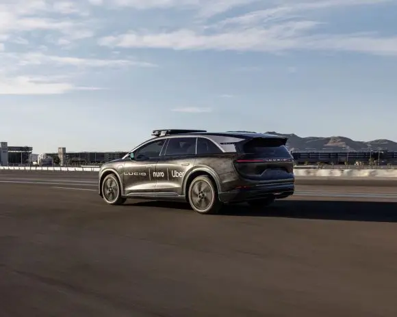 Lucid, Nuro și Uber colaborează pentru un program de robotaxi autonom