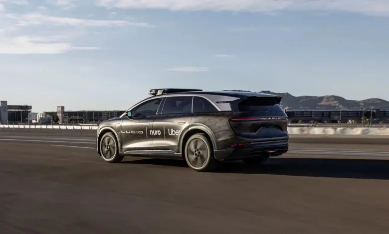 Lucid, Nuro și Uber colaborează pentru un program de robotaxi autonom