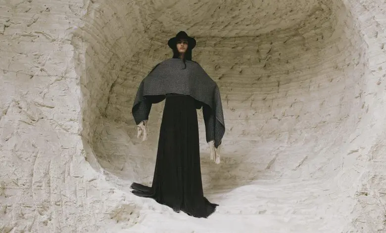 H&M lansează o colecție împreună cu Lorena Saravia, o creatoare de modă de origine mexicană