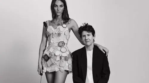 Campania Givenchy pentru toamnă 2025 celebrează frumusețea tuturor femeilor, incluzând printre fotografii și cadre cu echipa de organizare