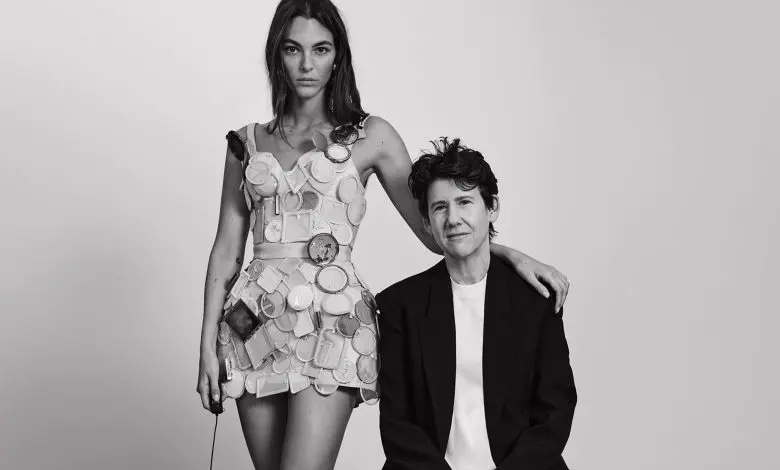 Campania Givenchy pentru toamnă 2025 celebrează frumusețea tuturor femeilor, incluzând printre fotografii și cadre cu echipa de organizare