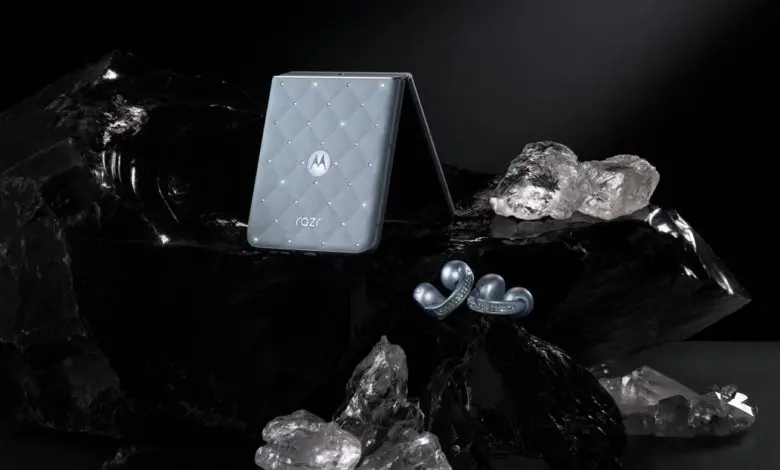 Motorola lansează o colecție de gadgeturi împodobite cu cristale Swarovski