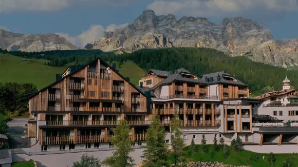 Aman deschide un hotel în inima Dolomiților italieni