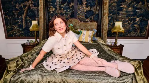 Millie Bobby Brown devine brand ambasador Crocs