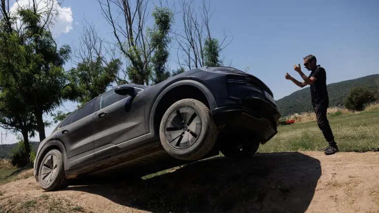 Porsche Cayenne în teste riguroase