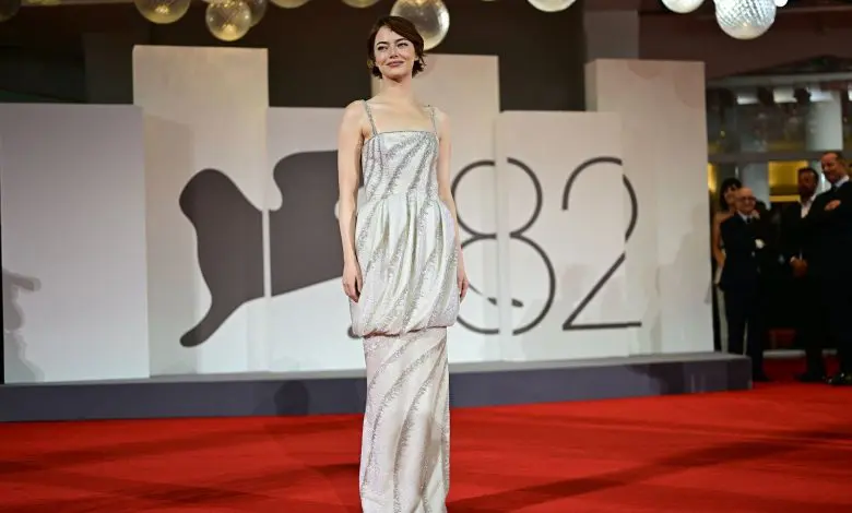 Ținutele vedetelor pe covorul roșu al Festivalului de Film de la Veneția