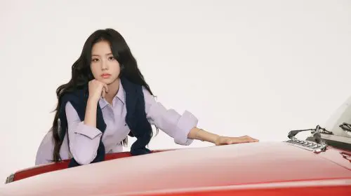 The Hilfiger Racing Club: Cea mai nouă campanie Tommy Hilfiger o are în centru pe artista JISOO