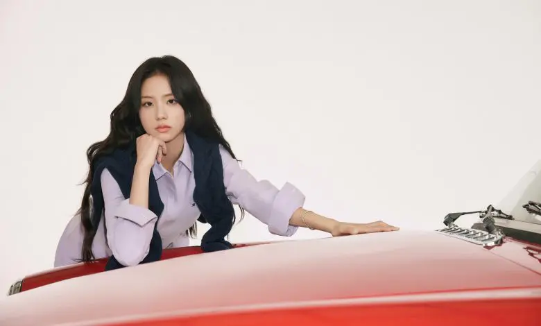 The Hilfiger Racing Club: Cea mai nouă campanie Tommy Hilfiger o are în centru pe artista JISOO