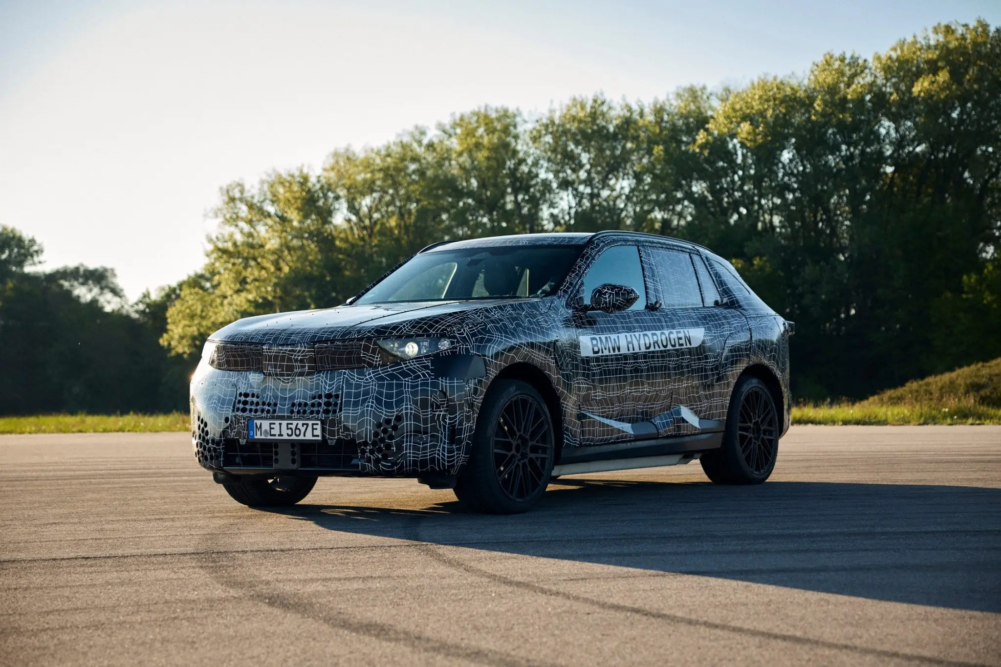 Noul BMW iX5 Hydrogen vă propune 5 variante de sisteme de propulsie