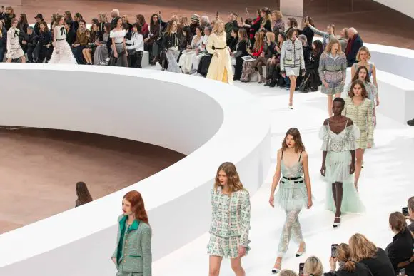 La WATCHPARTY: Show-urile de la Paris Fashion Week vor putea fi urmărite live într-un turneu de streaminguri