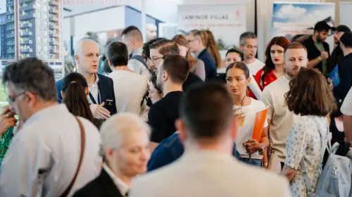 În acest weekend are loc cel mai mare TÂRG IMOBILIAR din România, la Palatul Parlamentului. Află detalii despre cum poți intra GRATUIT