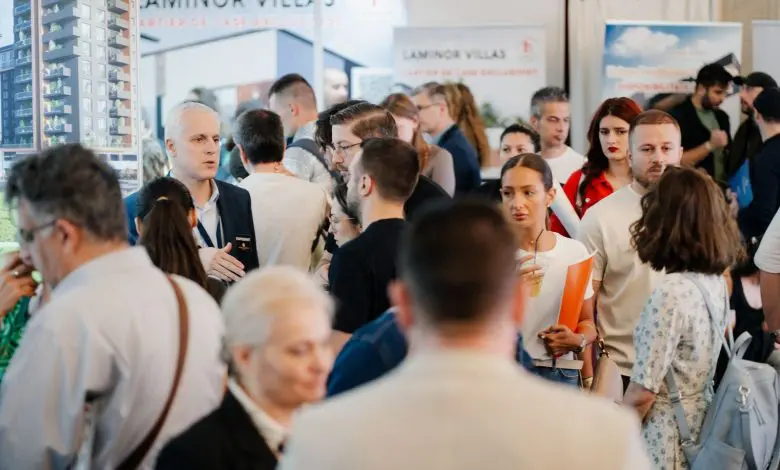 În acest weekend are loc cel mai mare TÂRG IMOBILIAR din România, la Palatul Parlamentului. Află detalii despre cum poți intra GRATUIT