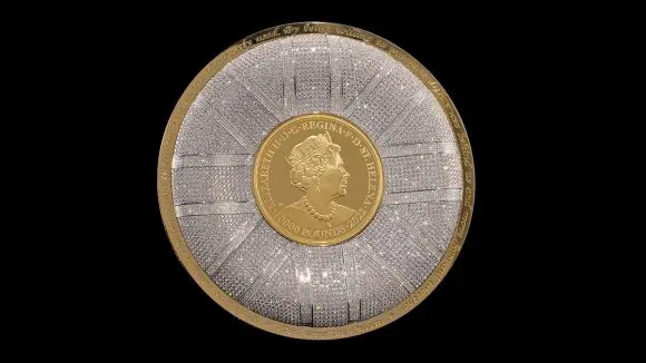 O monedă din aur realizată pentru Jubileul de Platină al Reginei Elisabeta a II-a va fi scoasă la licitație