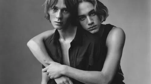 Versace lansează un proiect artistic prin care explorează moștenirea brandului