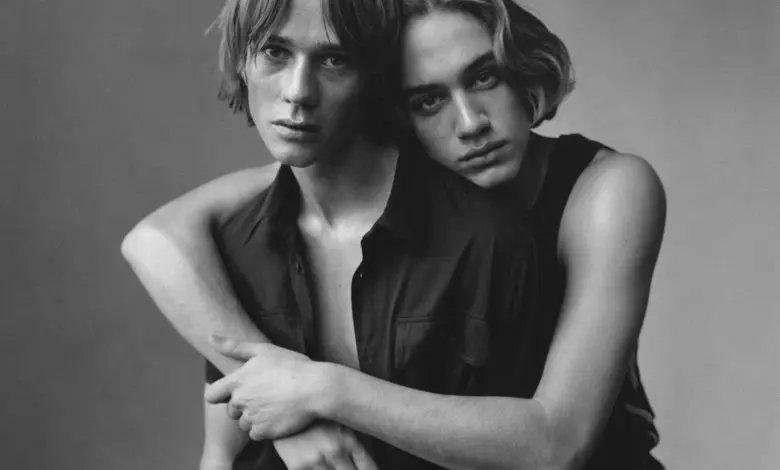 Versace lansează un proiect artistic prin care explorează moștenirea brandului