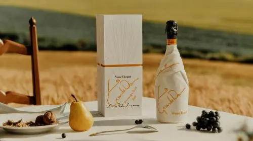 Veuve Clicquot colaborează cu designerul Simon Porte Jacquemus