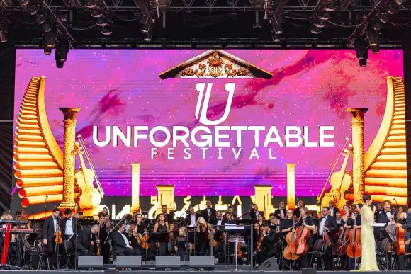 Unforgettable Festival 2025 a transformat Piața Constituției într-un amfiteatru cultural