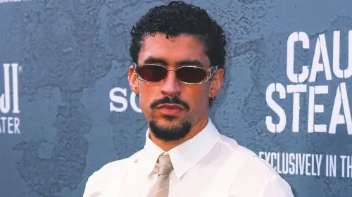 Bad Bunny va susține concertul de la pauza Super Bowl 2026