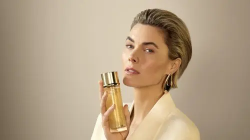 La Prairie a lansat Pure Gold Revitalizing Essence