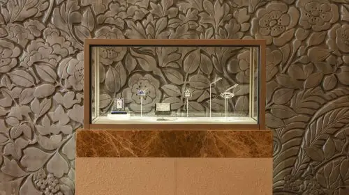 Van Cleef & Arpels celebrează moștenirea Art Deco cu o expoziție în Tokyo