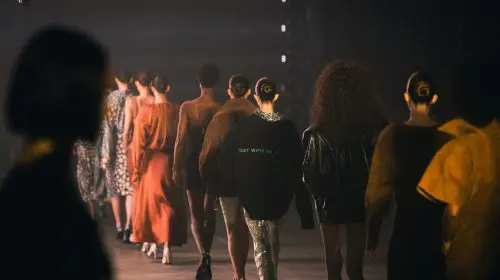 Fashion Talk by IQOS, prezentat de Zarug la Mercedes-Benz Bucharest Fashion Week. Moda a depășit limitele catwalk-ului