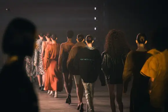 Fashion Talk by IQOS, prezentat de Zarug la Mercedes-Benz Bucharest Fashion Week. Moda a depășit limitele catwalk-ului