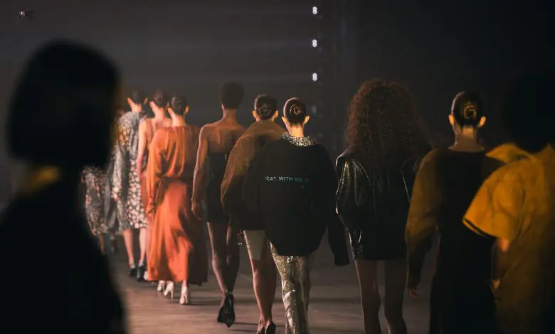 Fashion Talk by IQOS, prezentat de Zarug la Mercedes-Benz Bucharest Fashion Week. Moda a depășit limitele catwalk-ului