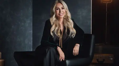 Anastasia Soare a lansat cartea „Conturul unui vis”