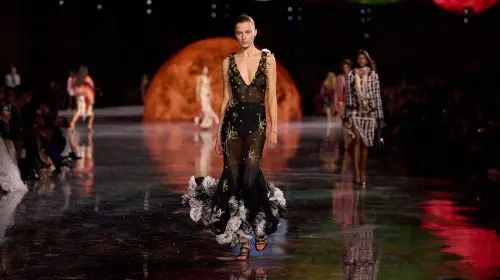 Matthieu Blazy își face debutul la Chanel cu o colecție care marchează o nouă eră a brandului