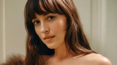Dakota Johnson este numită ambasador de imagine al casei de modă Valentino
