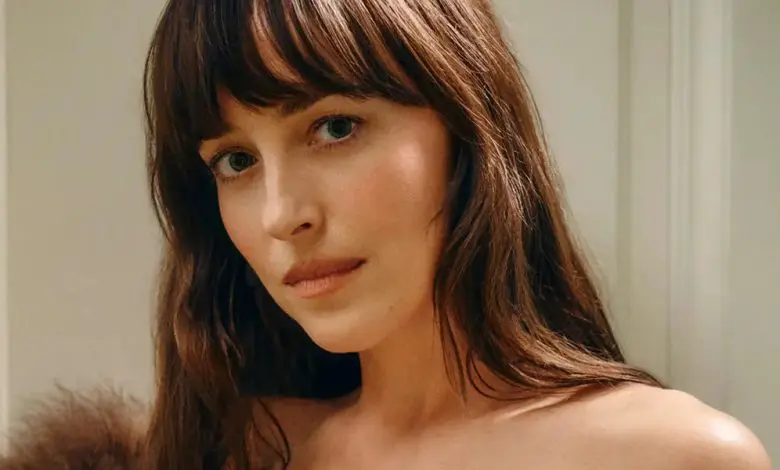 Dakota Johnson este numită ambasador de imagine al casei de modă Valentino