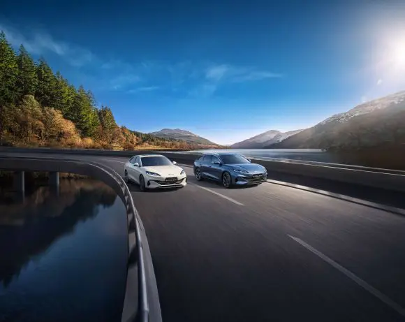 BYD a lansat oficial în România două modele Super Hybrid: Seal 5 DM-i și Seal 6 DM-i