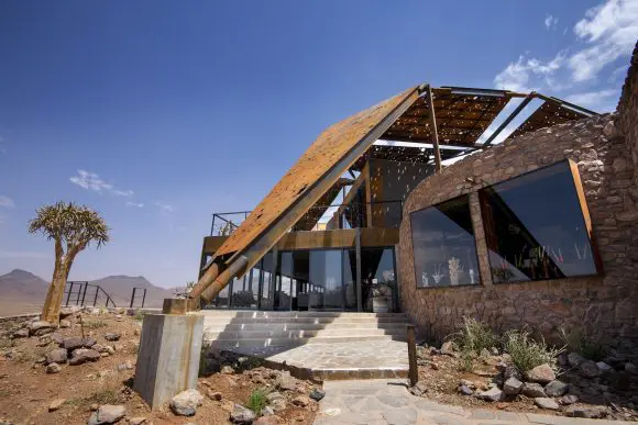 Descoperă sufletul Africii la &Beyond Sossusvlei Desert Lodge