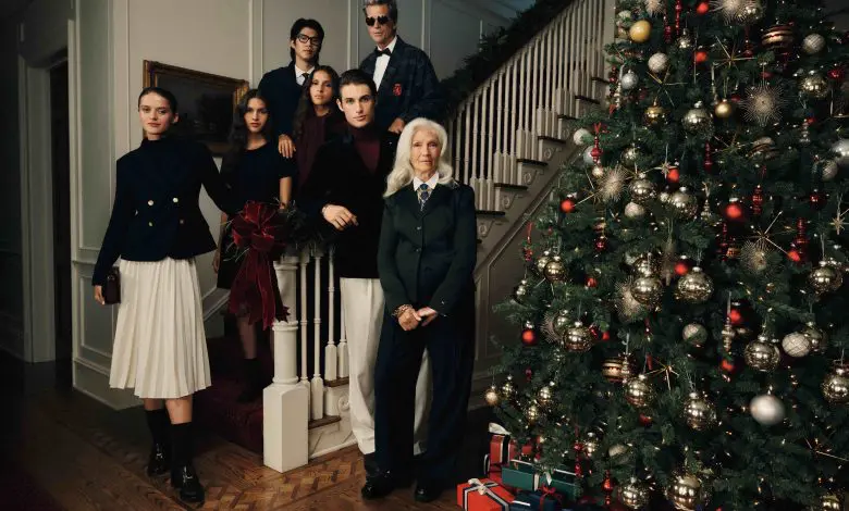 Tommy Hilfiger reinterpretează tradițiile sărbătorilor de iarnă în campania „A Hilfiger Holiday”