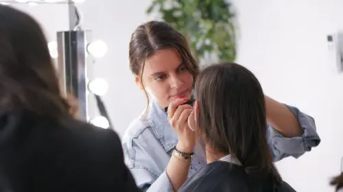 Corina Pârvulescu: „Machiajul este modul meu de a crea artă pe chipuri reale”