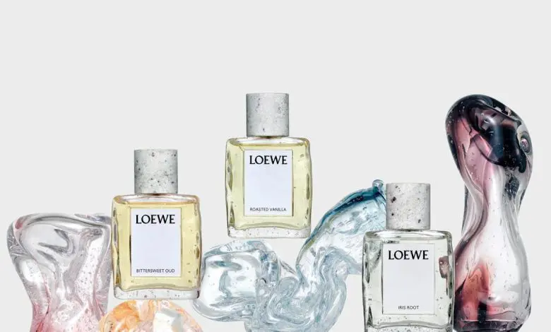 Loewe lansează o colecție de parfumuri care transformă notele clasice în artă contemporană