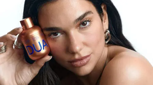 Dua Lipa lansează o linie de skincare împreună cu Augustinus Bader