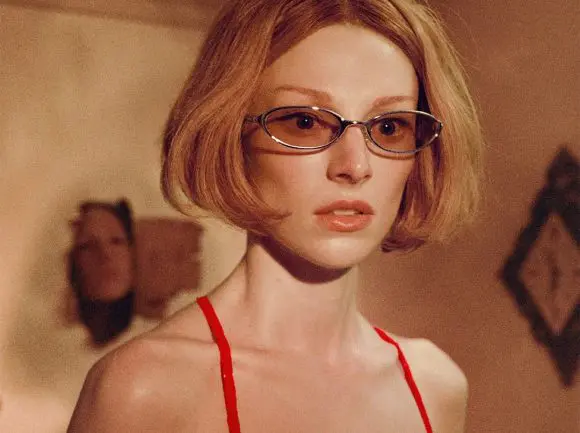 Brandul de eyewear Gentle Monster lansează noua colecție acompaniată de un joc tip escape room online